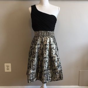 ⭐️Host Pick!!⭐️Eliza J one-shoulder dress